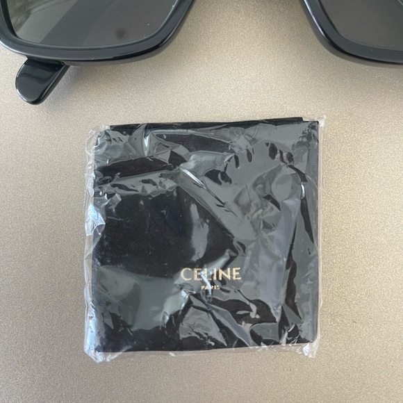 Celine oversized square sunglasses, barely worn, in perfect condition! - Picture 7 of 8